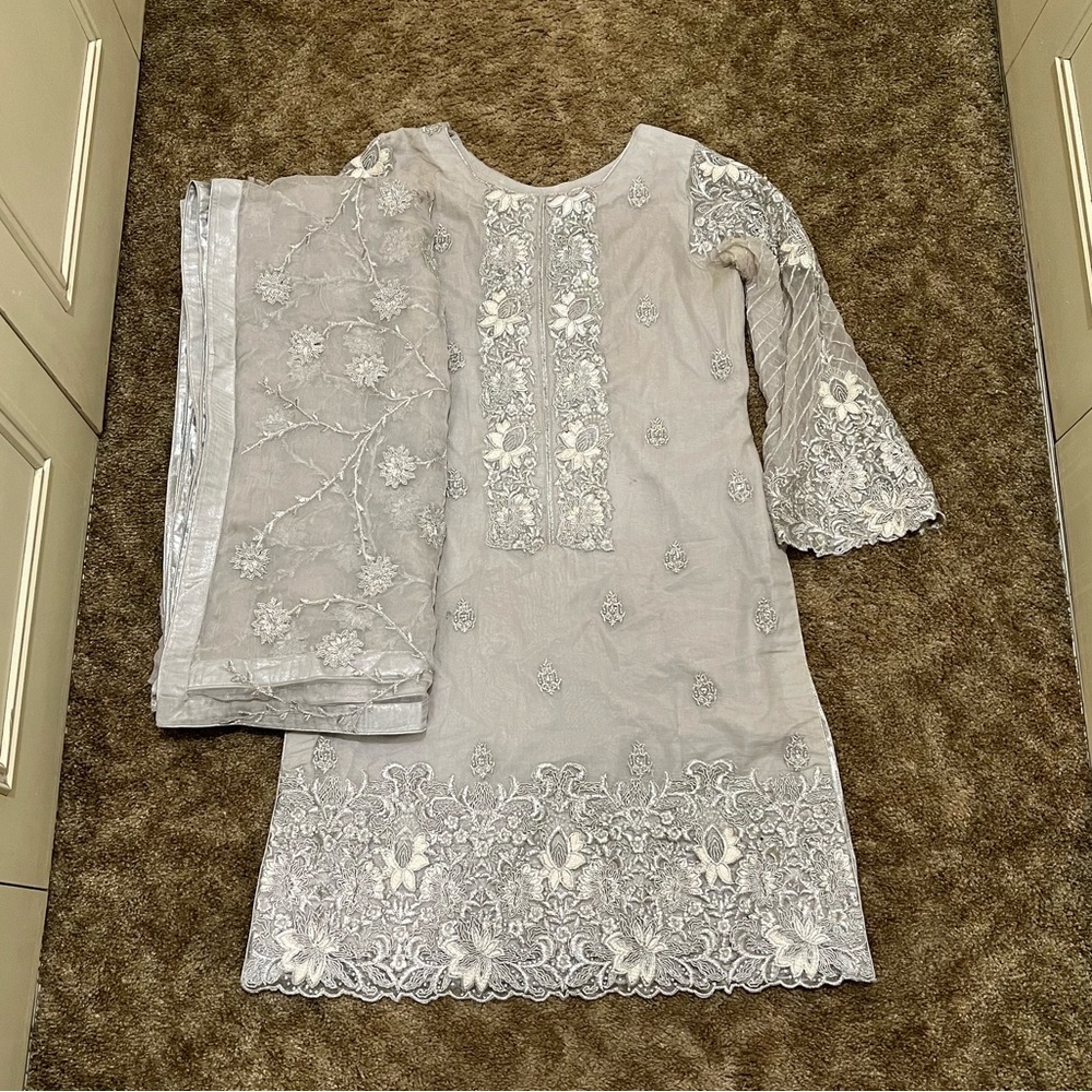 Pakistani Women’s Stitched Formal Silver S/M